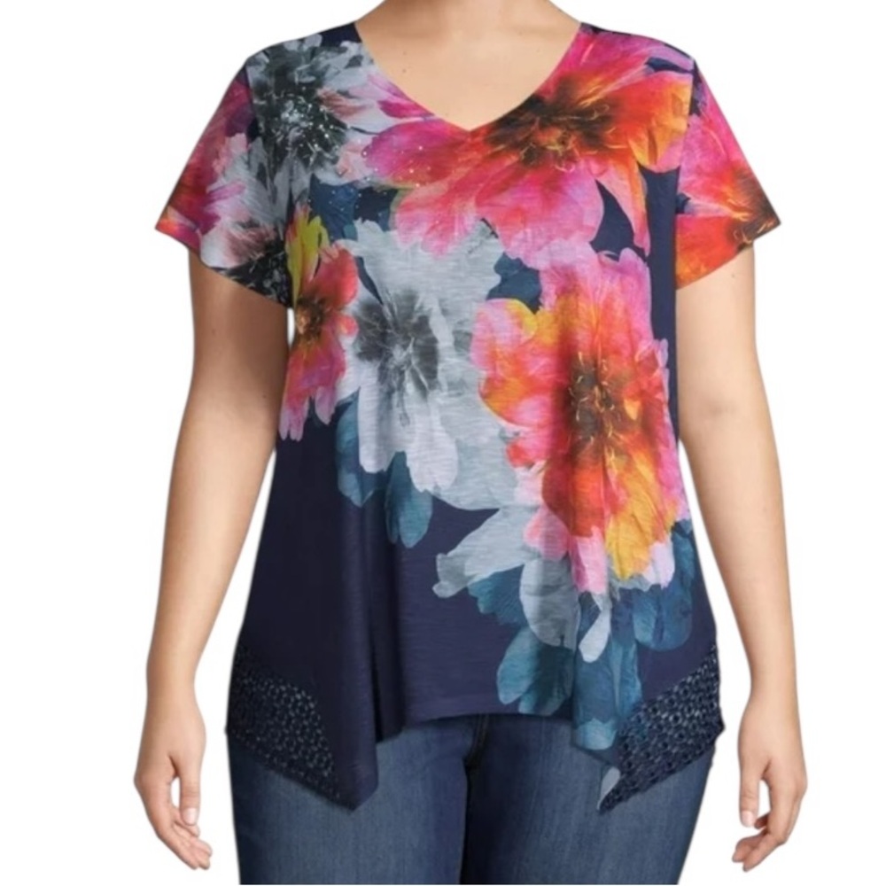 Womens Plus Size 3X Embellished Crochet Hem Sublimation V Neck Tunic Tee